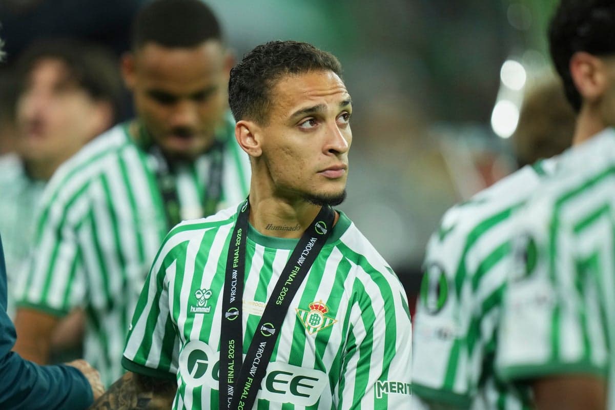 انتقال آنتونی از منچستر یونایتد به رئال بتیس؛ پایان یک فصل پرحاشیه