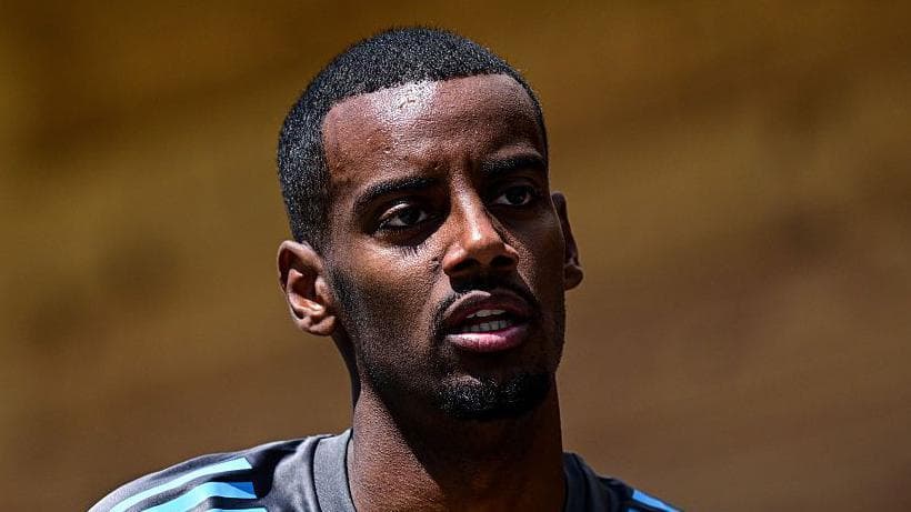 اثر دومینویی انتقال احتمالی الکساندر ایساک، مهاجم نیوکاسل به لیورپول