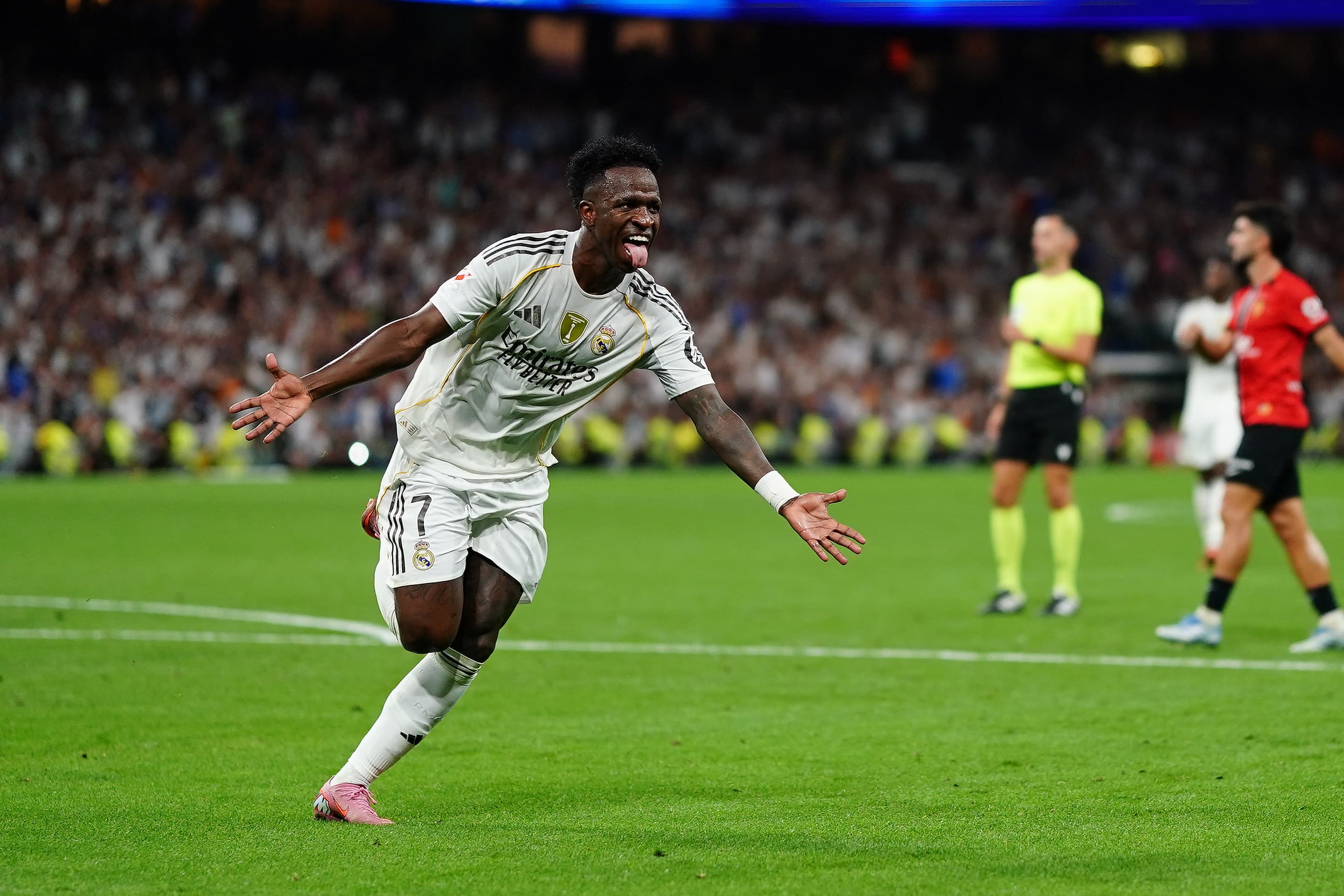 نگاهی به تیترهای ورزشی امروز اسپانیا: برد قاطع رئال مادرید و فشار بر بارسلونا