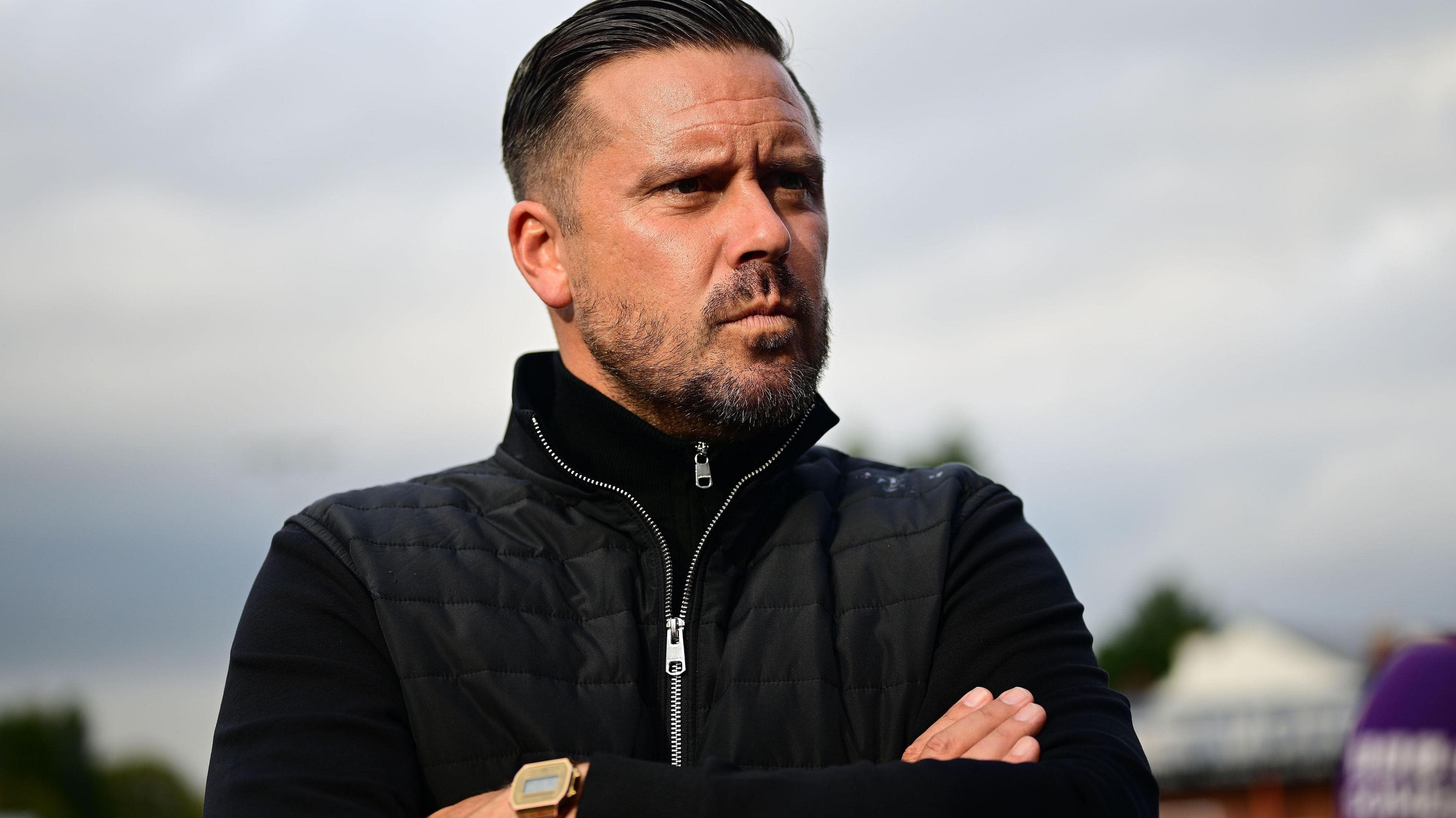 استعفای دنی وب، سرمربی یوویل تاون پس از تنها یک بازی