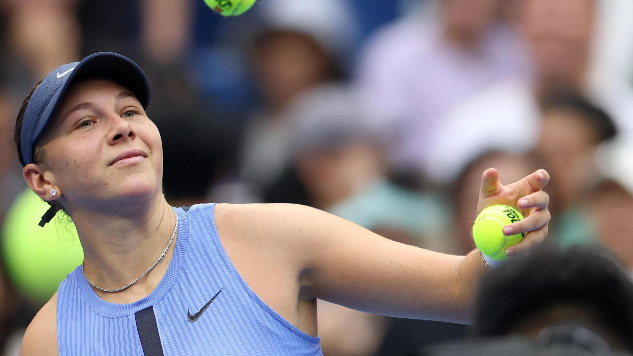 پیروزی قاطع آماندا آنیسی‌مووا مقابل کوکو گاف در نیمه‌نهایی چین اوپن