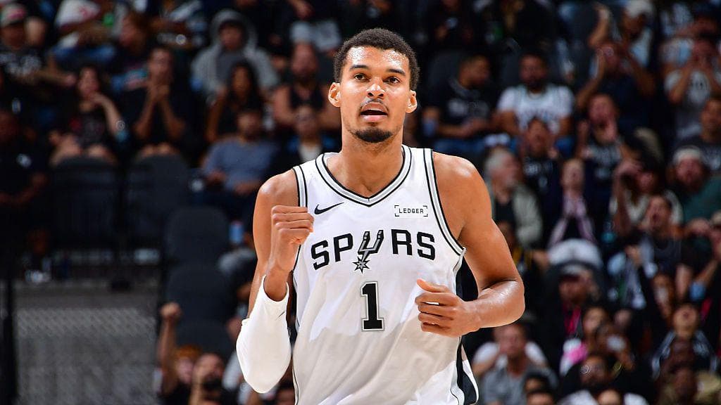 پیش‌فصل متفاوت ویکتور ومبانیاما: شطرنج، صومعه شائولین و ناسا