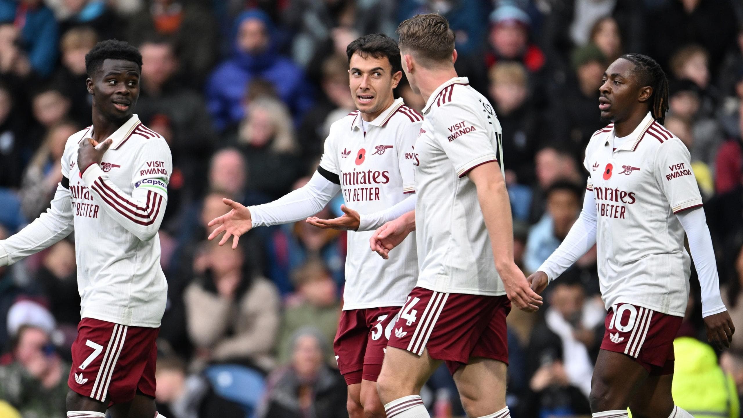 چه نتایجی از جدول لیگ برتر انگلیس پس از ۱۰ بازی می‌توان گرفت؟