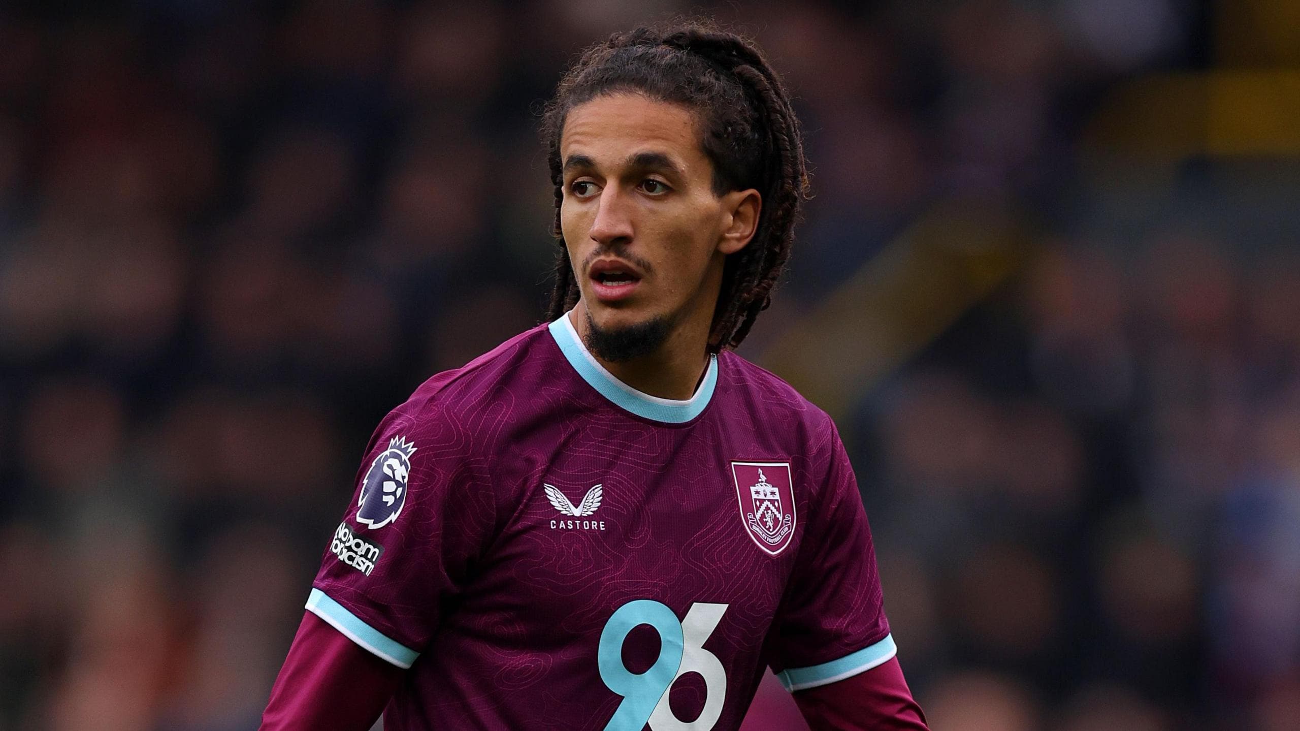 اتهام اتحادیه فوتبال انگلیس به هنیبال مجبری برای تف انداختن به سمت هواداران لیدز