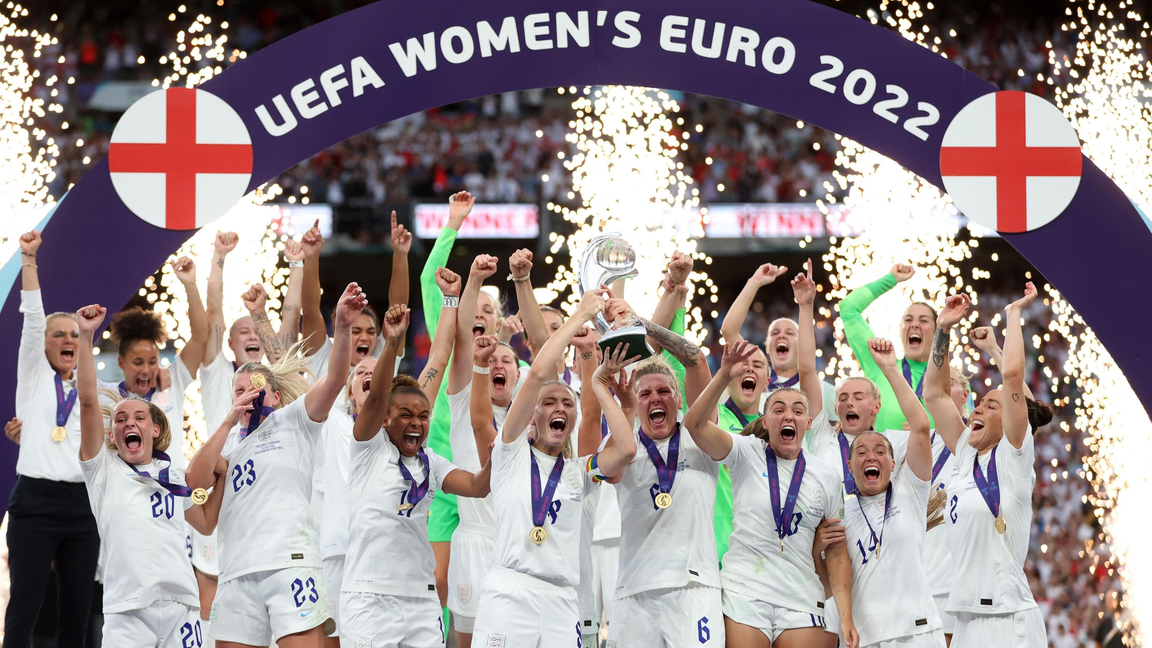 مدارس انگلیس به هدف دسترسی برابر دختران به فوتبال سه سال زودتر دست یافتند