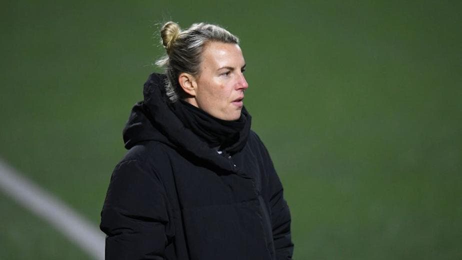 مذاکرات سرمربی تیم ملی زنان ایرلند شمالی برای هدایت نیوکاسل