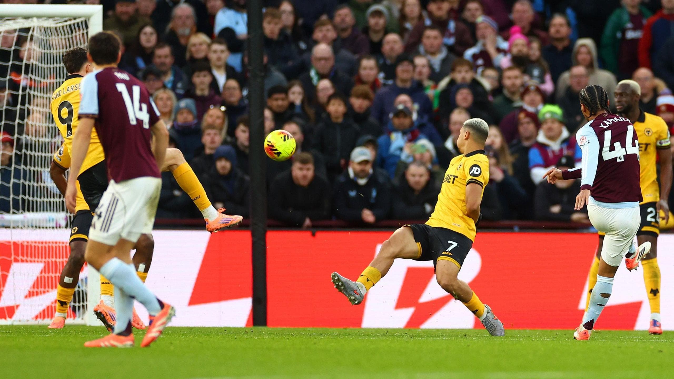 اتکا آستون ویلا به گل‌های از راه دور؛ رویکردی متفاوت در لیگ برتر