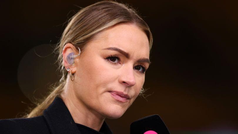 بیماری لورا وودز در حین اجرای برنامه فوتبال انگلیس