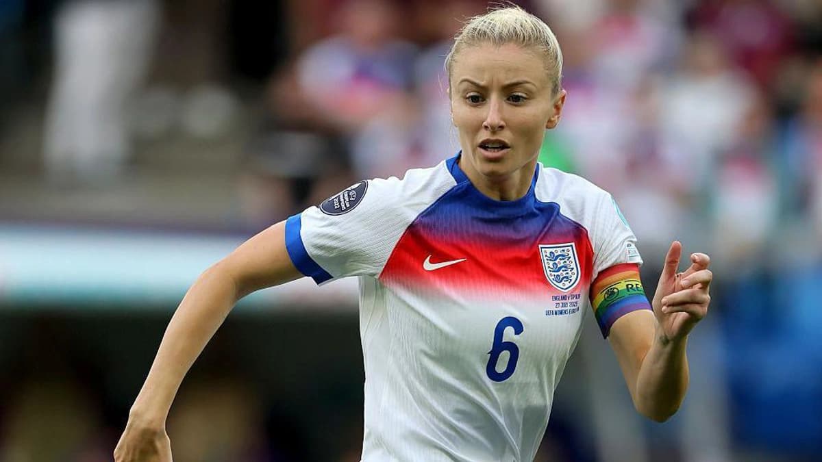 لیئا ویلیامسون: اعتصاب بازیکنان فوتبال زنان برای اعتراض به برنامهریزی شلوغ خارج از تصور نیست