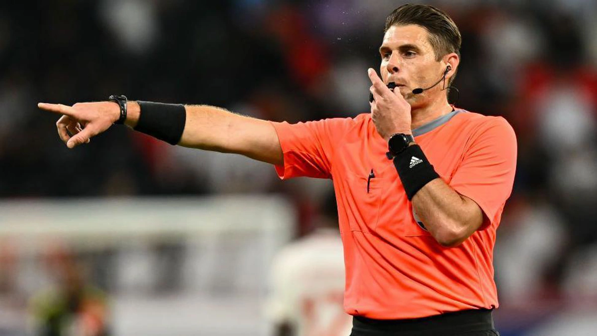 بازگشت داور VAR پس از تبرئه از اتهام حرکت دست جنجالی