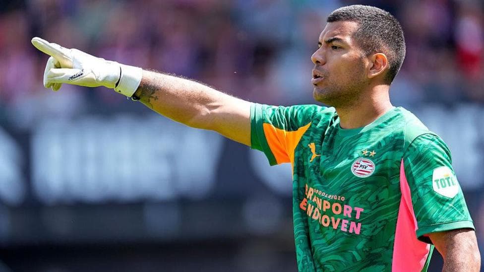 در آستانه انتقال والتر بنیتز، دروازهبان پیاسوی، به کریستال پالاس