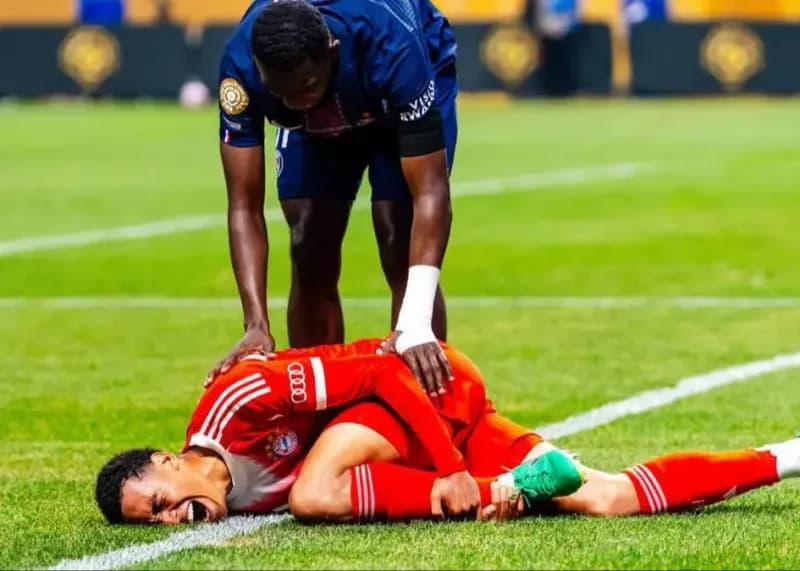 مصدومیت شدید جمال موسیالا در دیدار بایرن مونیخ و پاریسن ژرمن؛ نگرانی برای ادامه فصل