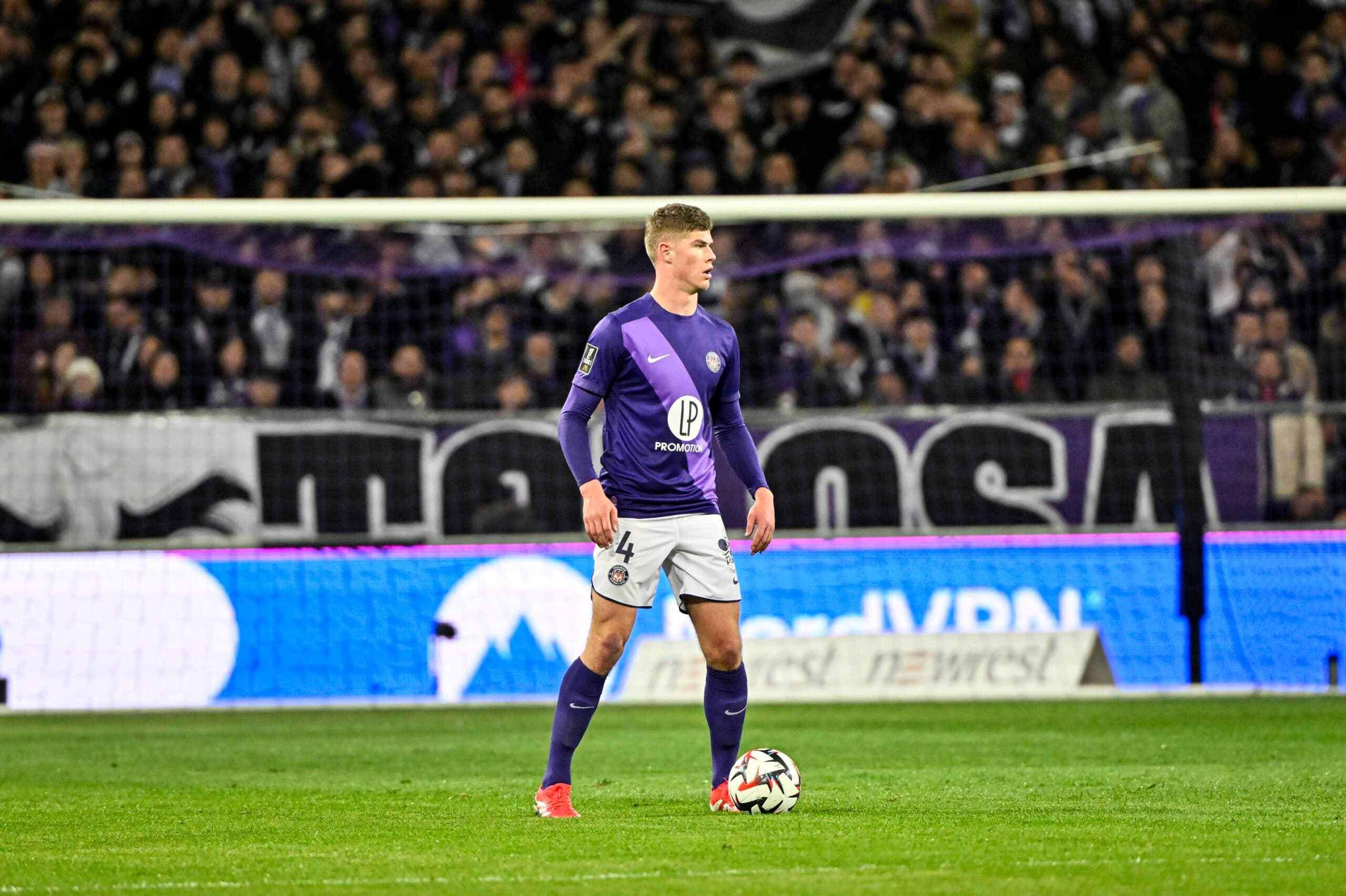 نظارت لیورپول بر مدافع لیگ ۱ فرانسه؛ چارلی کرسول گزینه جدی برای آینده