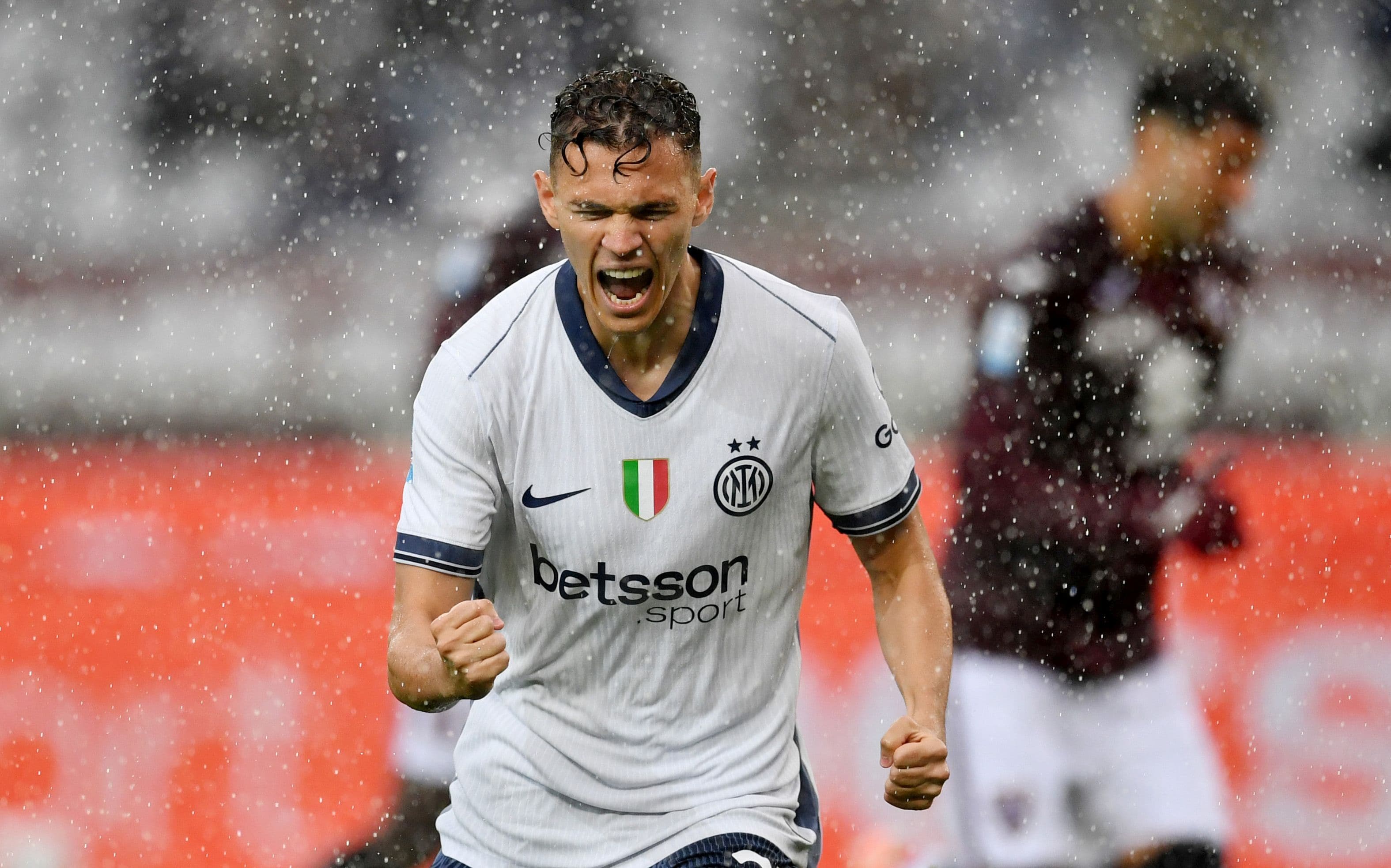 بازگشت کریستیان آسلانی به اردو اینتر میلان برای تعیین وضعیت آینده