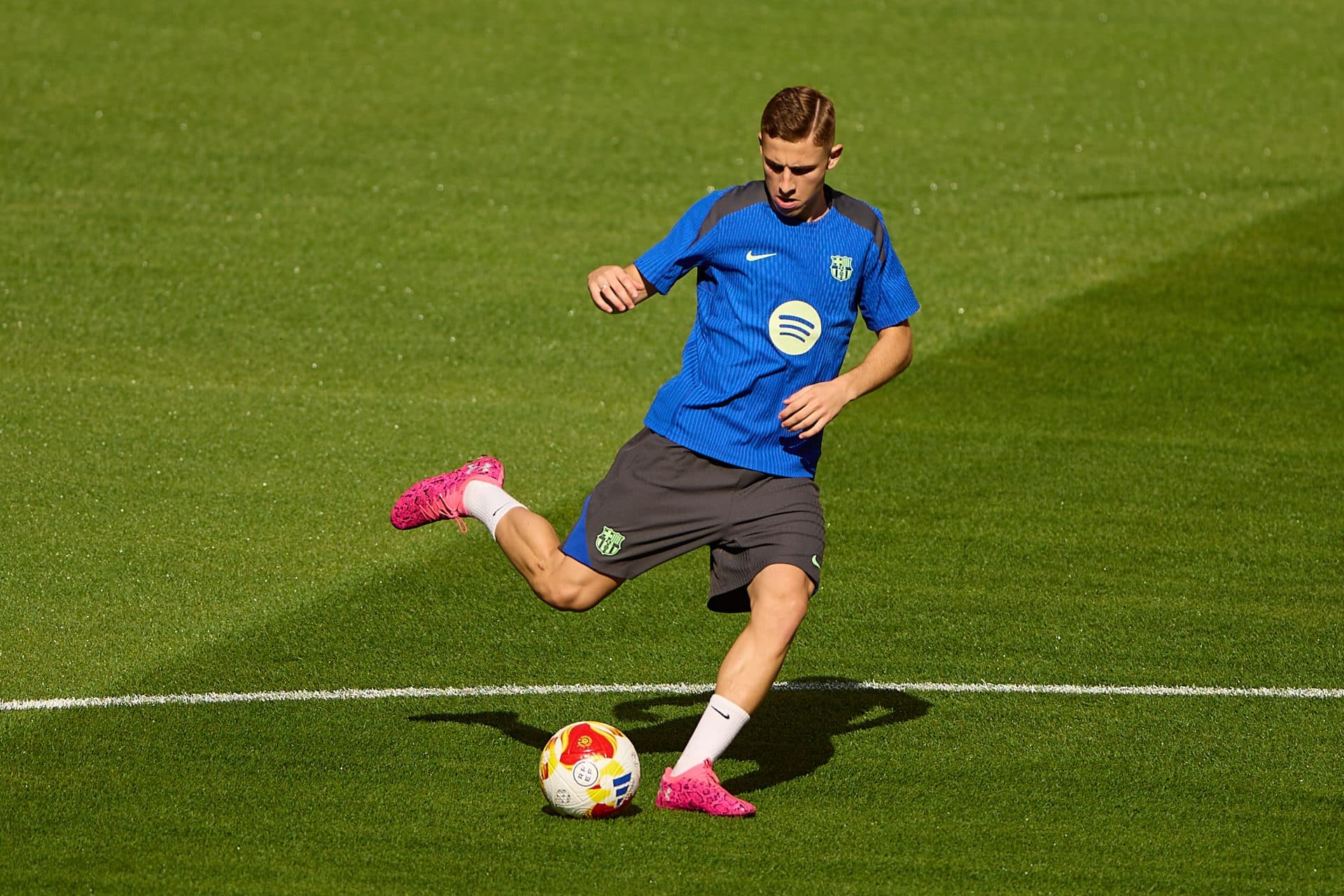 اصرار هانسی فلیک برای حفظ جواهر لاماسیا در بارسلونا با وجود علاقه منچستریونایتد