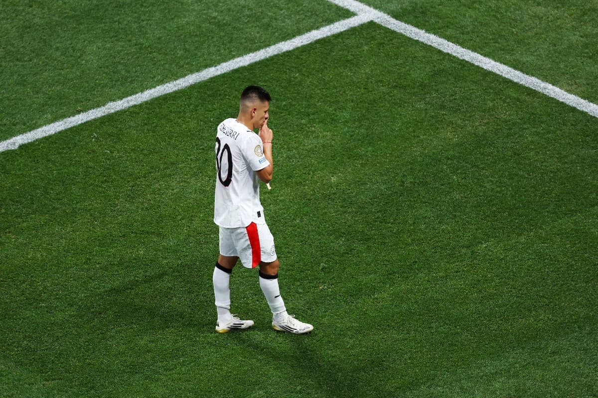 آینده کلودیو اچورری در منچسترسیتی؛ ماندن یا انتقال قرضی؟