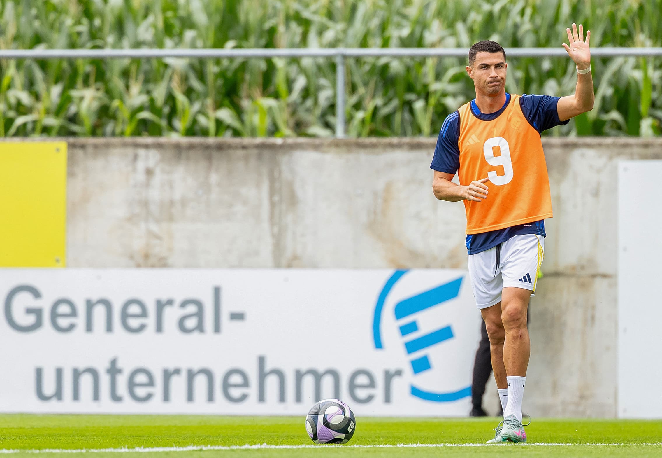 طعنه رونالدو به توپ طلای ۲۰۲۵: جایزهای خیالی؟!