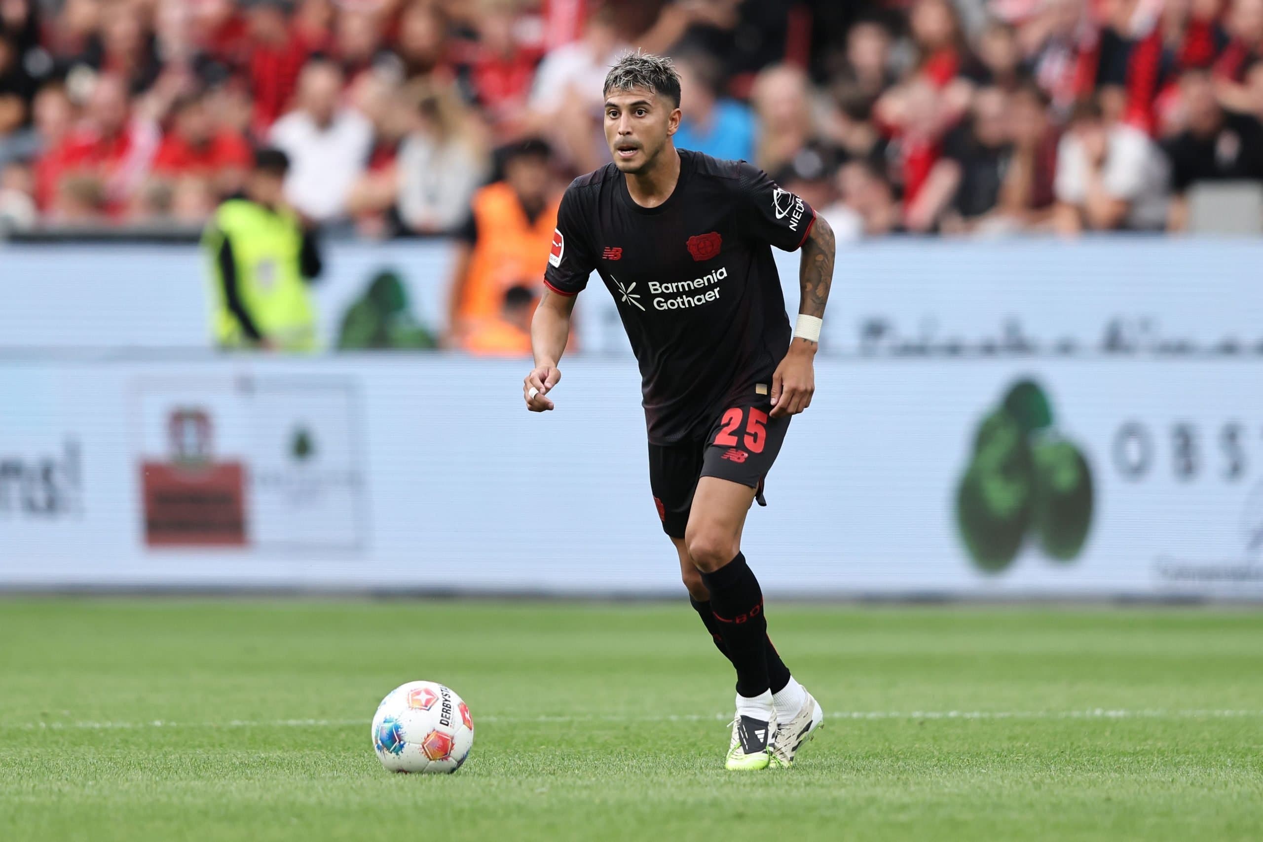 بایرلورکوزن قصد فروش اگزکییل پالاسیوس را ندارد؛ سیمون رولفس پایان پرتلاطم پنجره نقلوانتقالات را پی