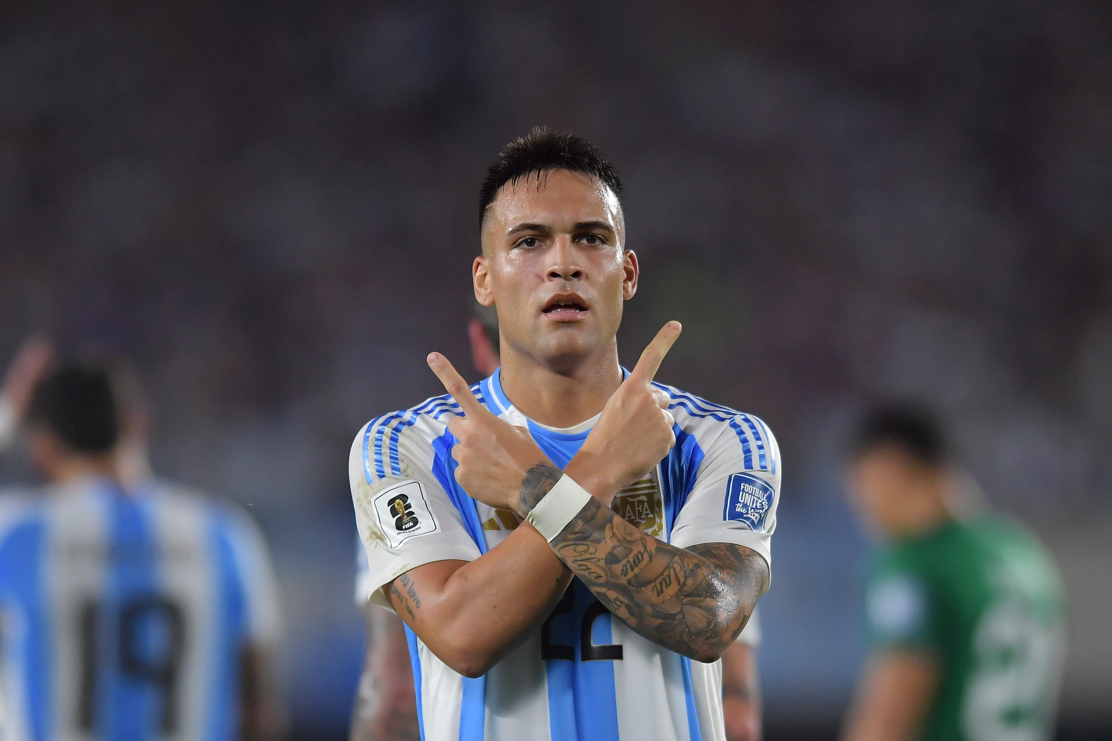 تقدیم پیروزی آرژانتین مقابل اکوادور به لیونل مسی توسط کاپیتان اینترمیلان