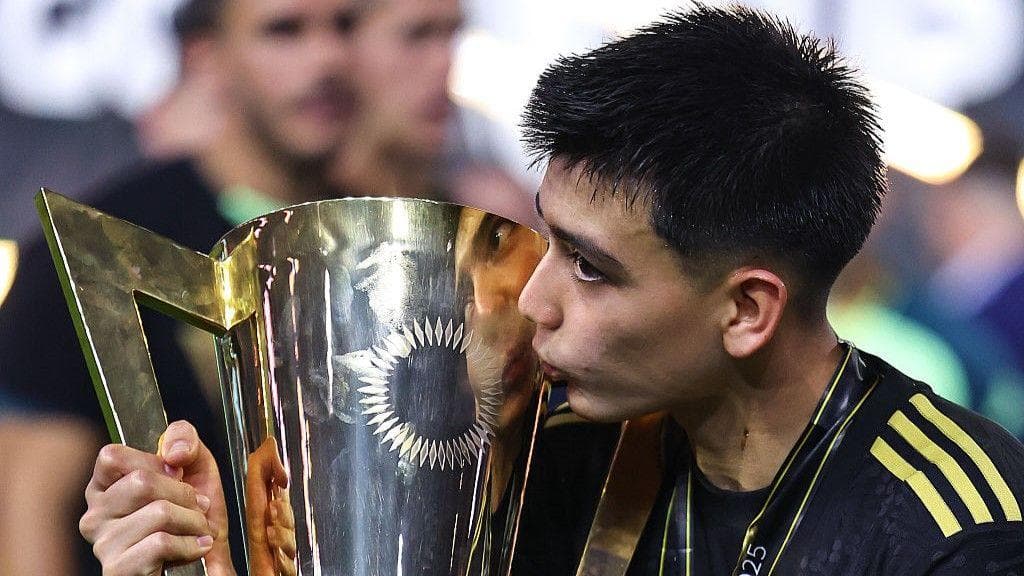 «جیلبرتو مورا» پدیده ۱۶ ساله فوتبال مکزیک؛ ستارهای با هالهای خاص