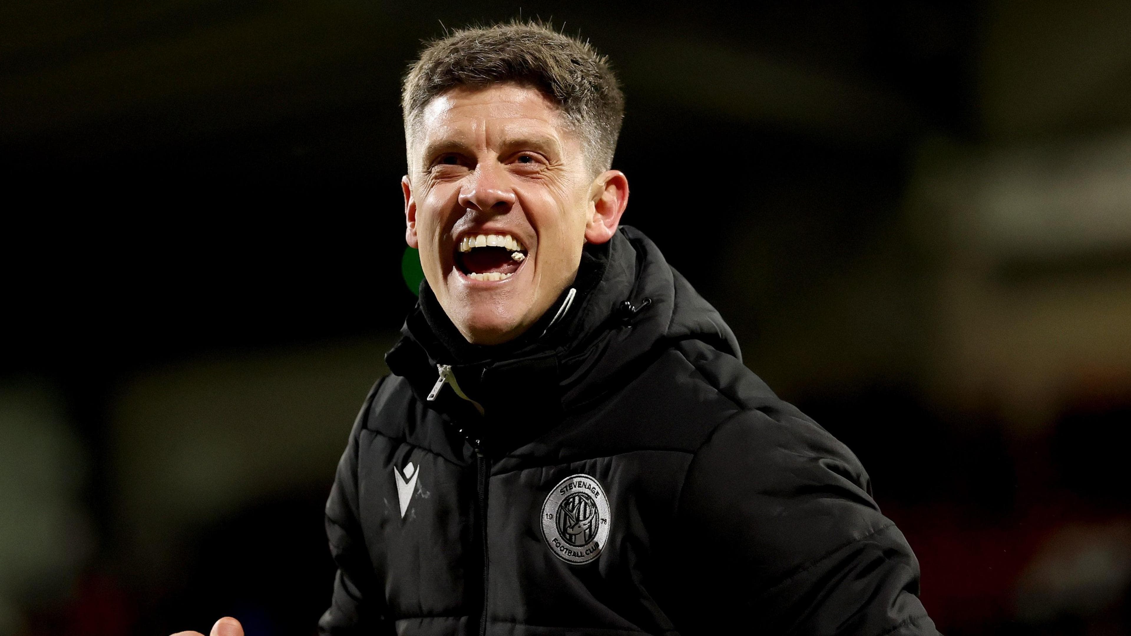 تأثیر کارشناسان خنثیسازی بمب بر رویکرد مربیگری الکس روِل، سرمربی استیونج